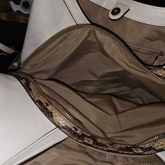 Coach Tan and Cream Shoulder Bag - Picture 7 of 9